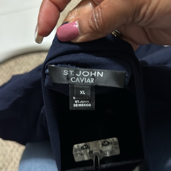 ST. JOHN caviar, navy blue nylon and spandex
Turtleneck size XL - Picture 3 of 3